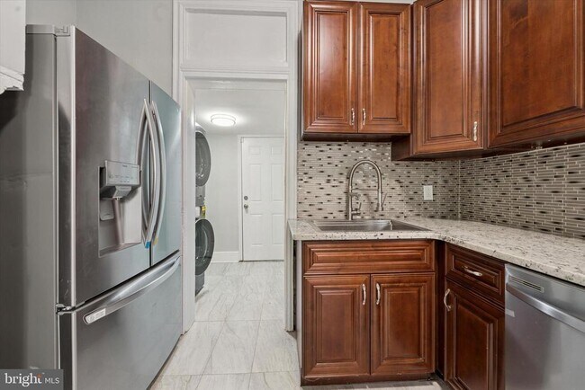 Building Photo - 2422 W Norris St