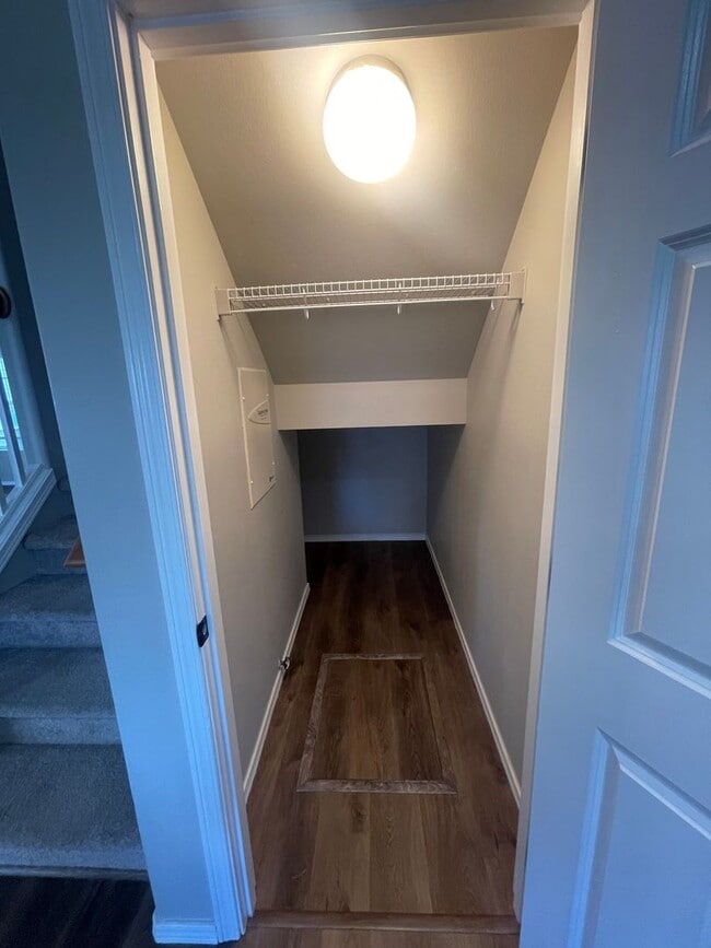 Building Photo - Beautiful Open Concept 4 Bedroom 2.5 Bath Home with Fenced Yard  in Gated Community