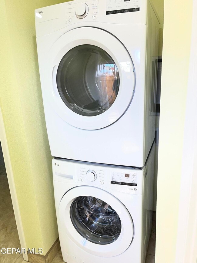 Building Photo - 614 E Missouri Ave