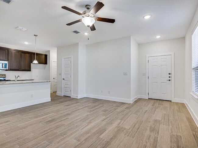 Building Photo - "Spacious 3-Bed Condo with 2 Baths in Charming Georgetown – 1424 Sq Ft of Comfort on Parkline Dr!"
