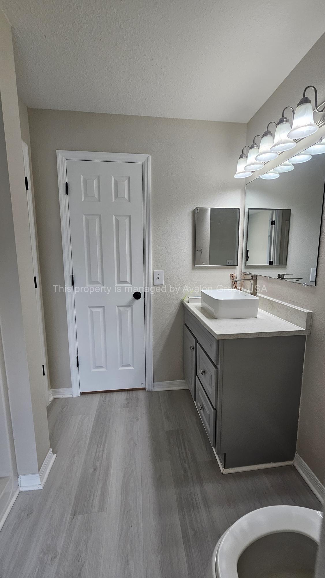 Building Photo - 7800 Point Meadows Dr