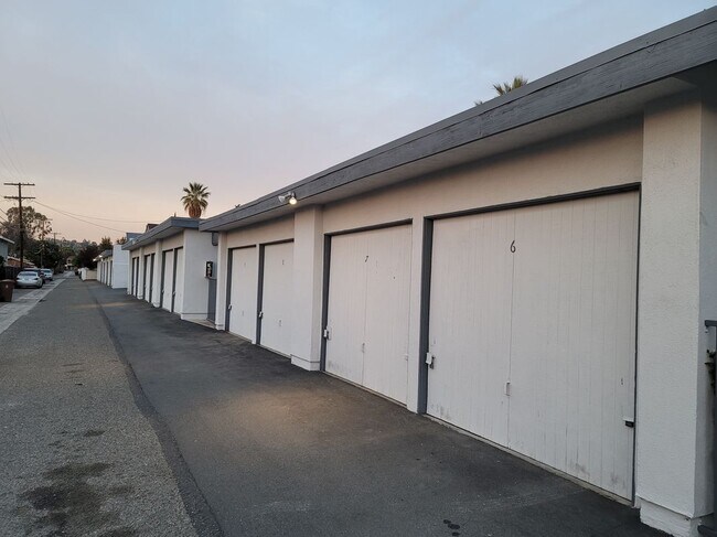 Building Photo - 105 N Stanford Ave