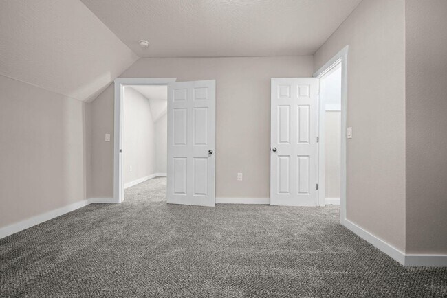 Building Photo - Beautiful remodeled home in Bolivar located near the square! 3 bedrooms, 2.5 baths and a detached...