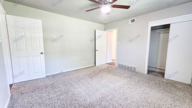 Building Photo - 816 Sandell Dr