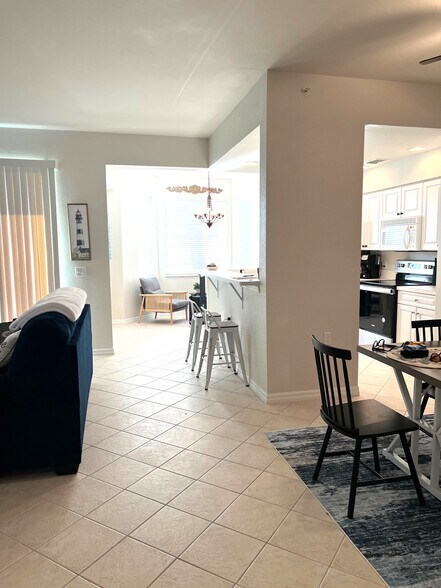 Building Photo - 16635 Lake Circle Dr