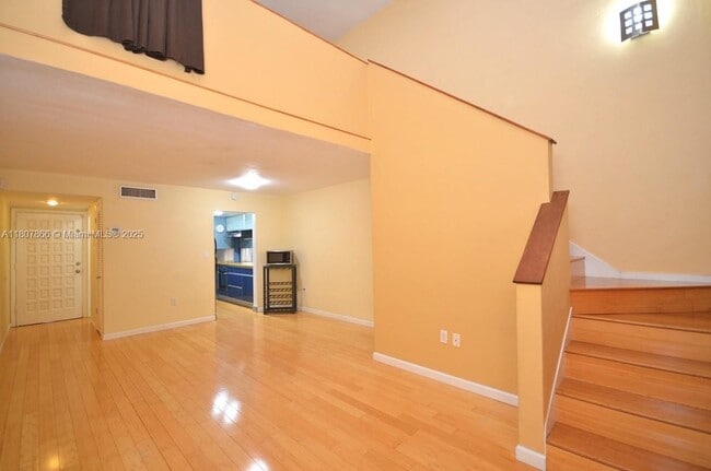Primary Photo - 335 Navarre Ave