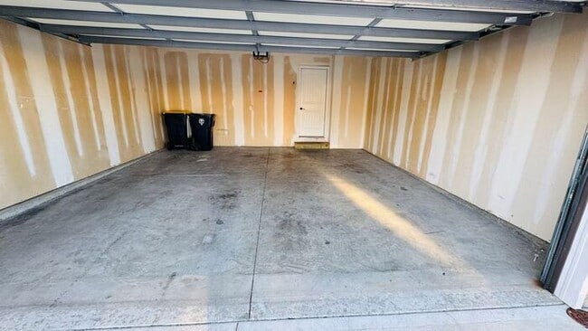 Building Photo - Baltimore Townhomes - this townhome only receive $1000 rent credit - ask me how