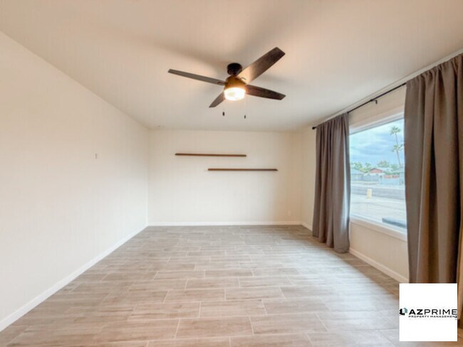 Building Photo - Beautiful 4/2 Phoenix House!