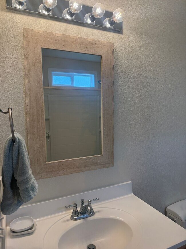 Building Photo - Furnished 1 bedroom in South Redding