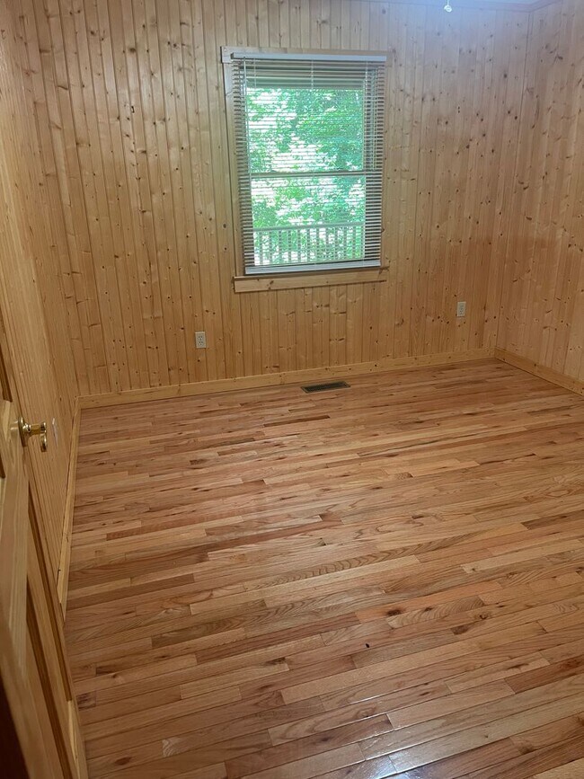 Building Photo - Beautiful Cabin