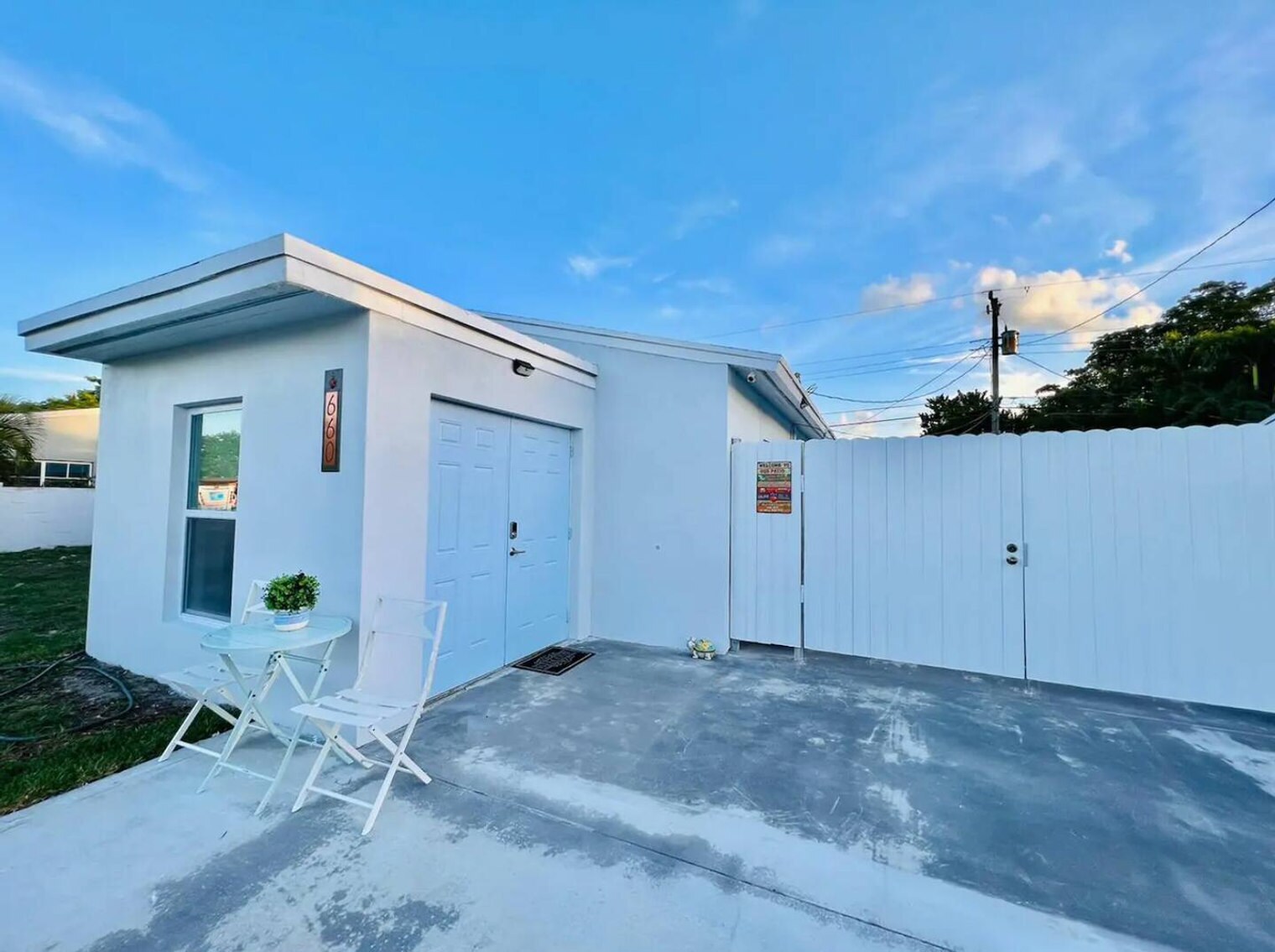 Building Photo - 660 NE 57th Ct