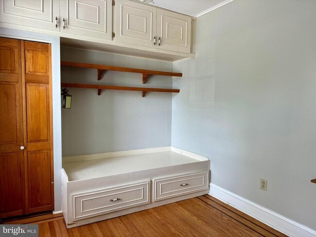 Building Photo - 7848 Montgomery Ave