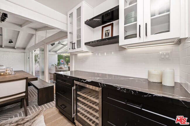 Building Photo - 22428 Victory Blvd