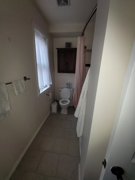 Building Photo - 4021 1/2 Eden Way