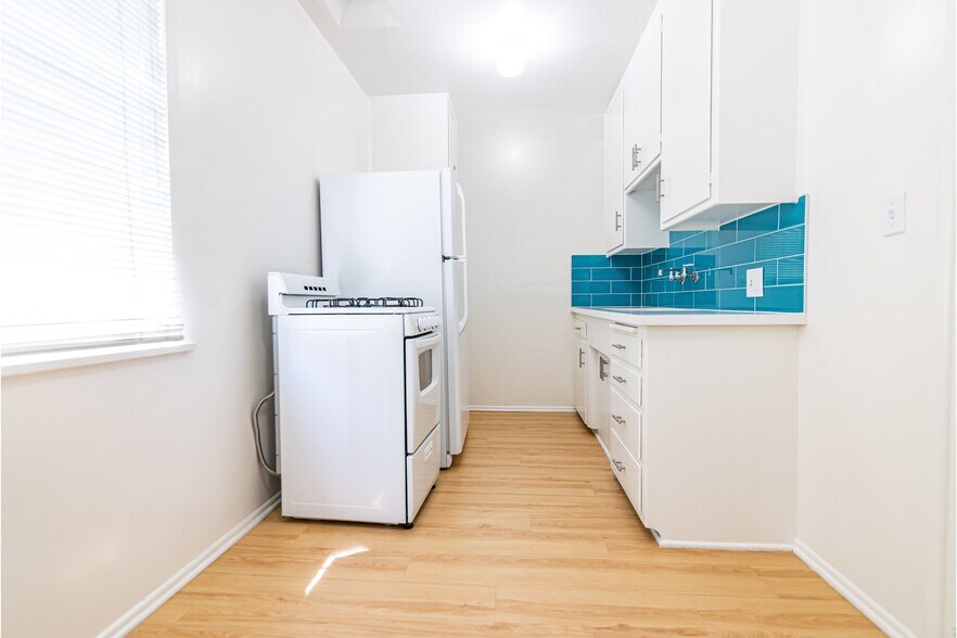Building Photo - 669 Levering Ave