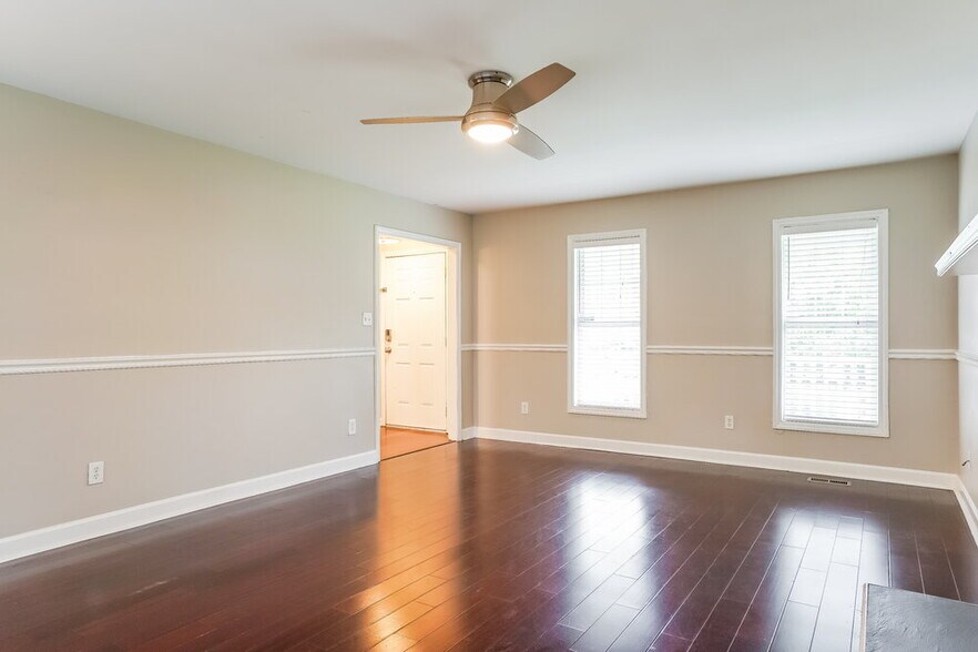 Building Photo - 4208 Knightsbridge Way