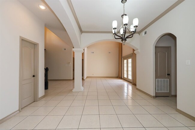 Building Photo - 305 Lake Clark Ct