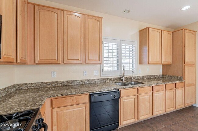 Building Photo - Lifestyle and convenience all in one!