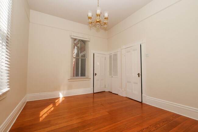 Building Photo - 703 Manzanita Ave