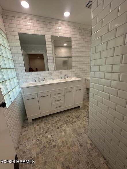 Building Photo - 244 N College Rd