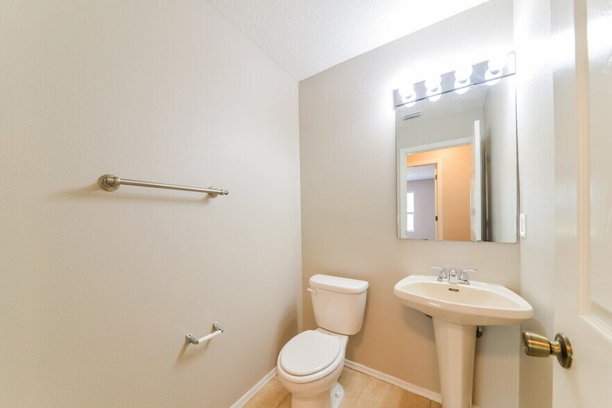 Building Photo - 4033 Banbury Cir