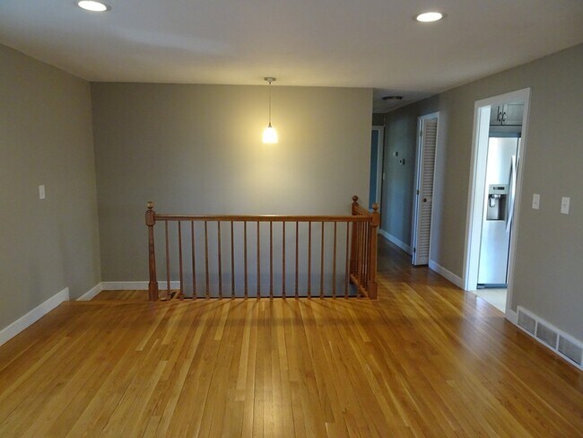 Building Photo - 2 Lantern Ln