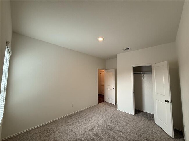 Building Photo - 445 Roper St