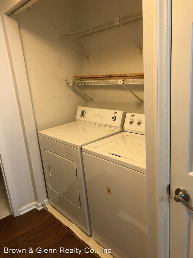 Building Photo - 301 Queens Rd