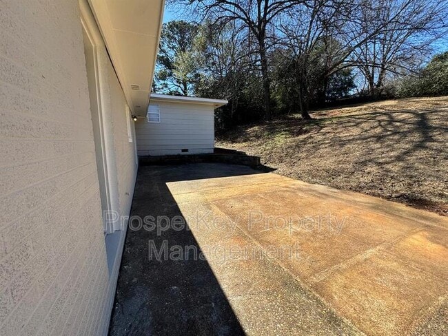 Building Photo - 2119 Shelby St