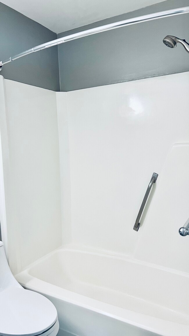 Building Photo - 516 Brent Rd