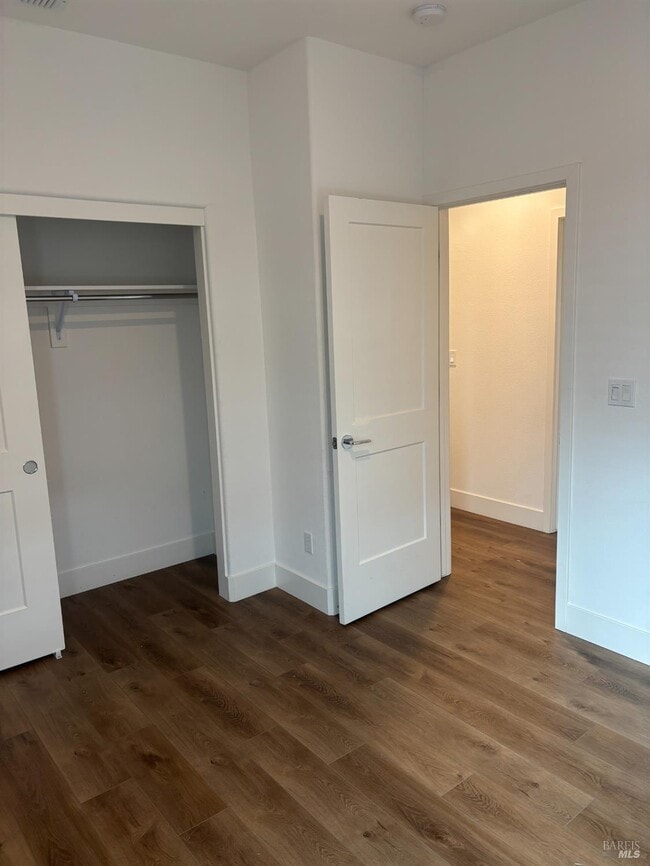 Building Photo - 1468 Oak Cir