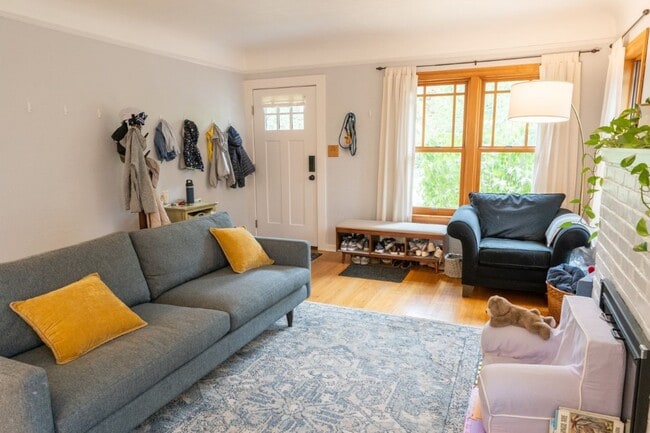 Building Photo - 4Bd/1.5Ba Seattle House