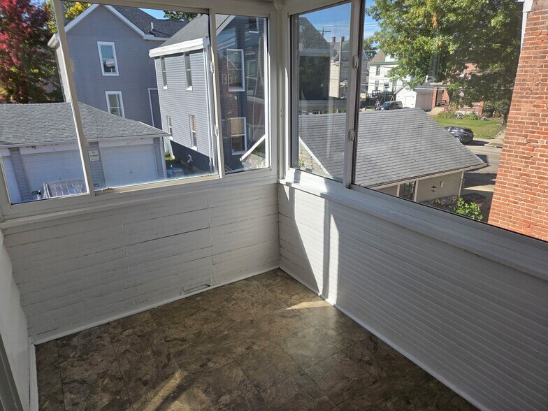 Sunroom - 3959 Hazel Ave