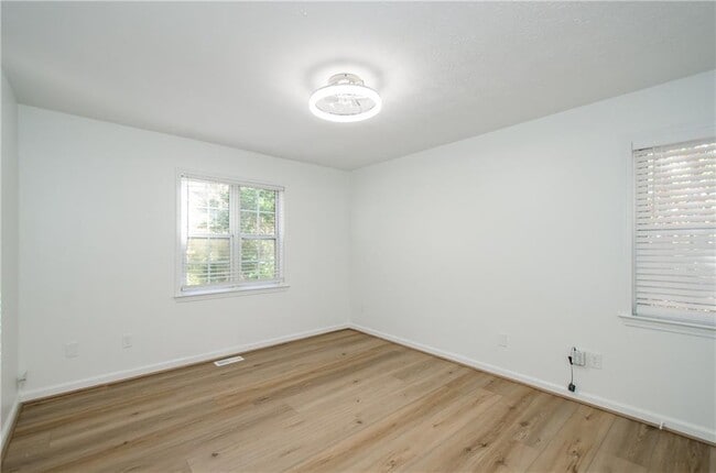 Building Photo - 2470 Cambridge Hills Rd