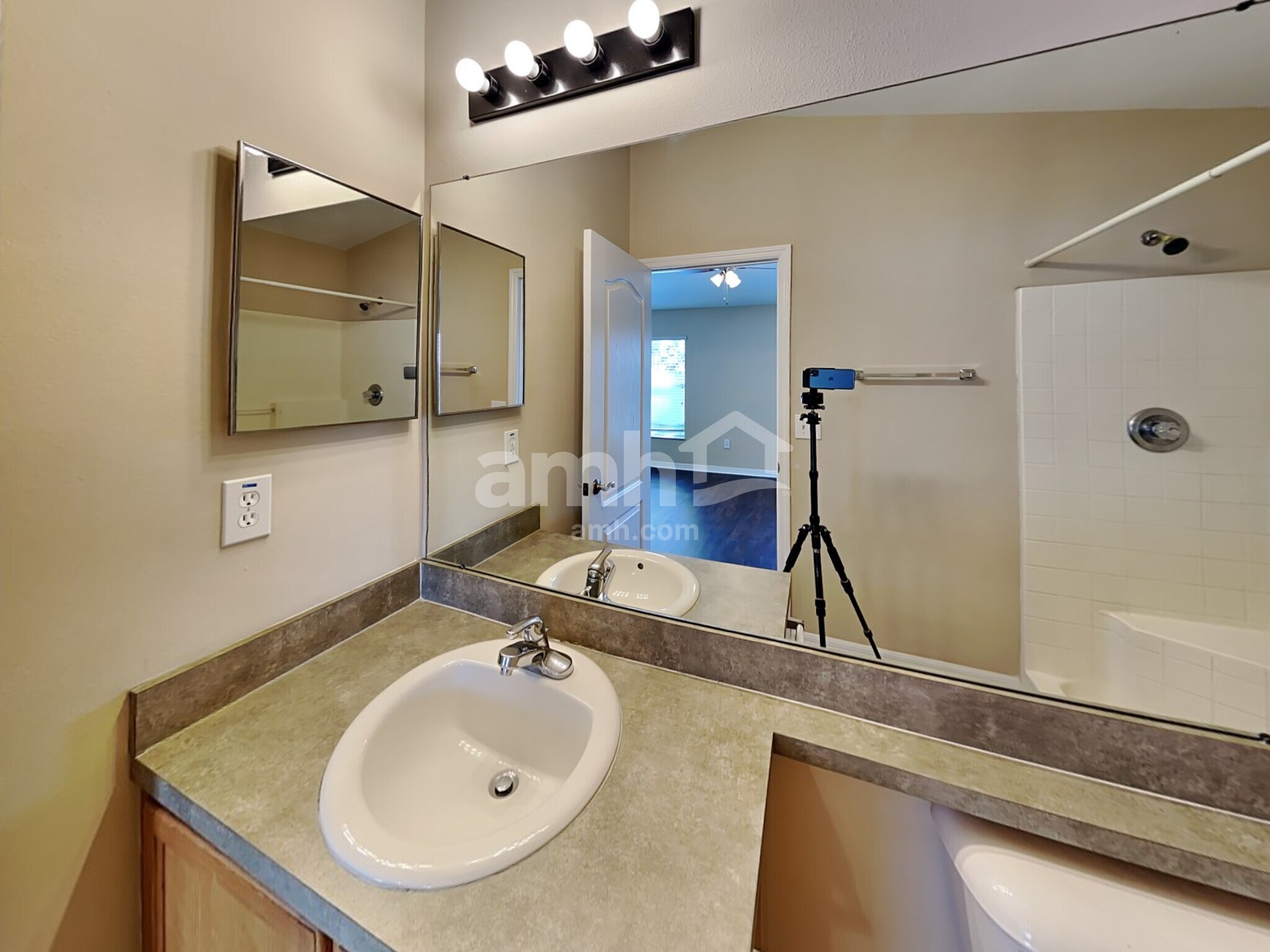 Building Photo - 10047 Perthshire Cir