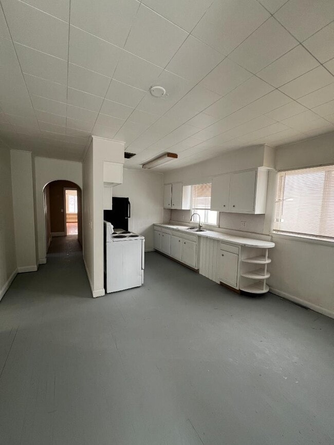 Building Photo - 1723 Maine St