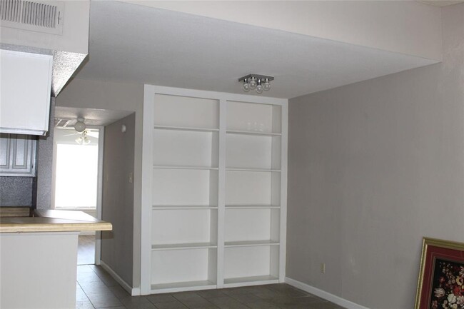 Building Photo - 6001 Reims Rd