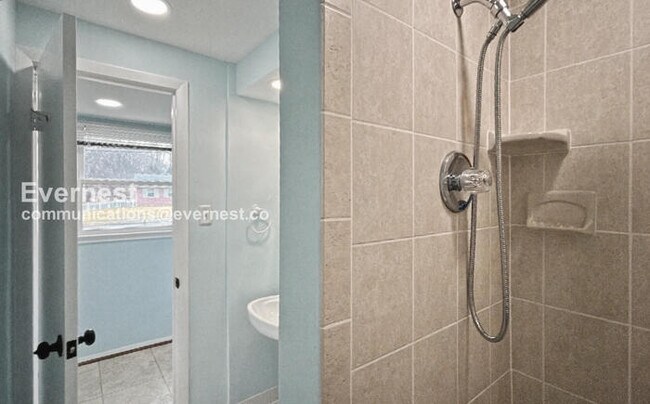 Building Photo - 3 Bed/3 Bath Home with Fenced Yard and Garage / Available Now!