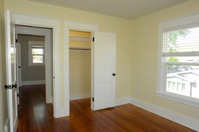 Building Photo - 1136 Sibley St NW