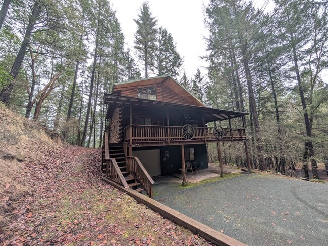 Building Photo - 7312 E Evans Creek Rd