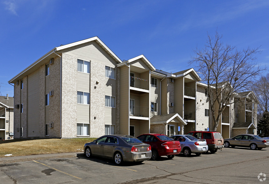 Primary Photo - Evergreen Square Apartments