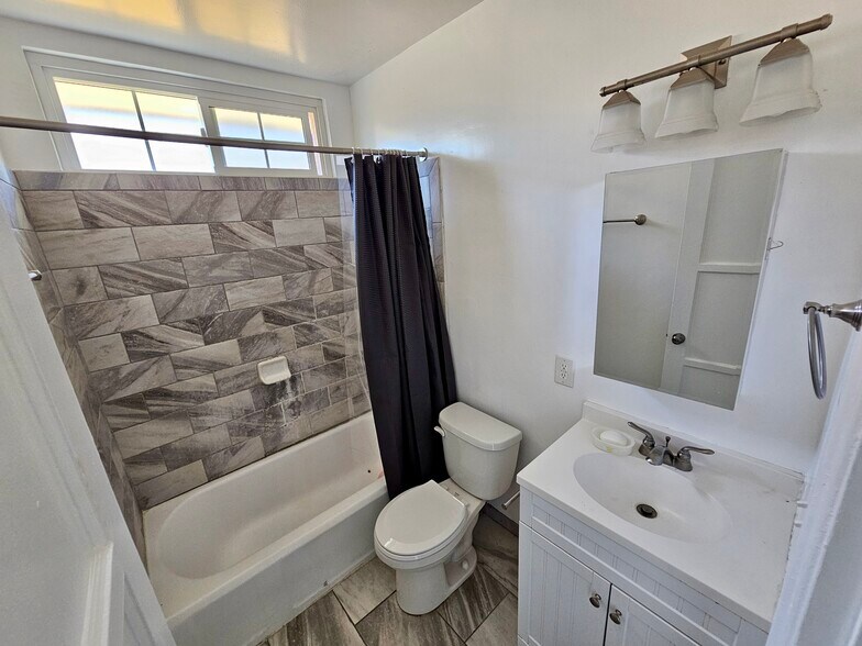 Building Photo - 1349 W 35th St