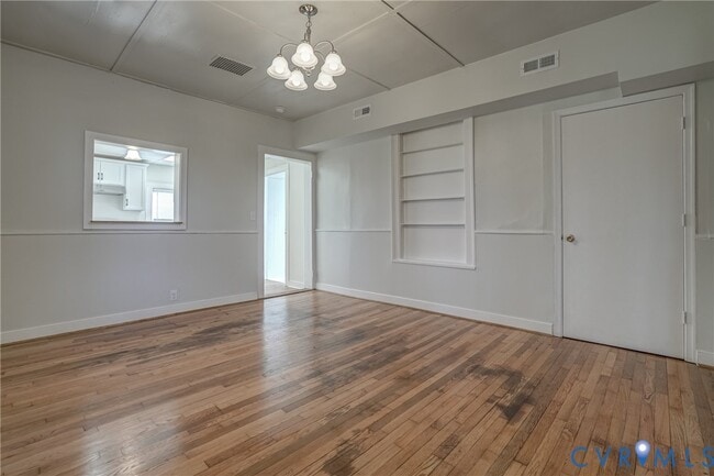 Building Photo - 5277 River Rd W