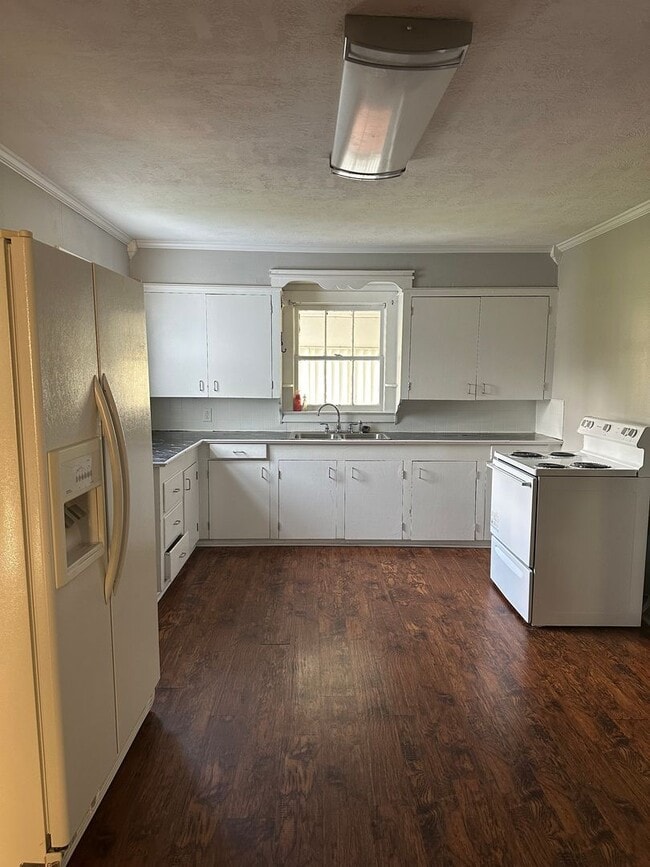 Building Photo - Move in Ready