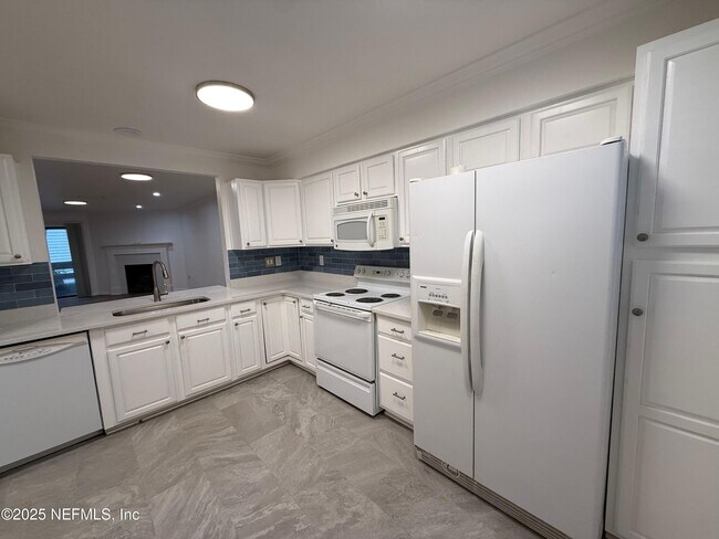 Building Photo - 1604 Arcadia Dr