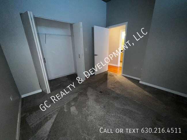 Building Photo - 235 W Van Buren St