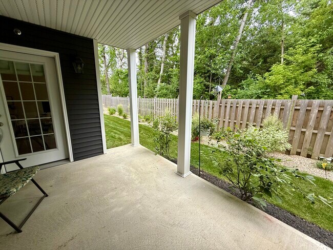 Building Photo - 40 Arcadia Ct