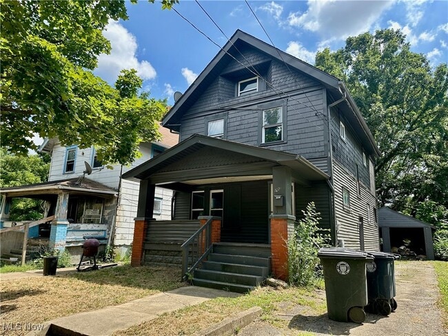 Primary Photo - 280 Lake St