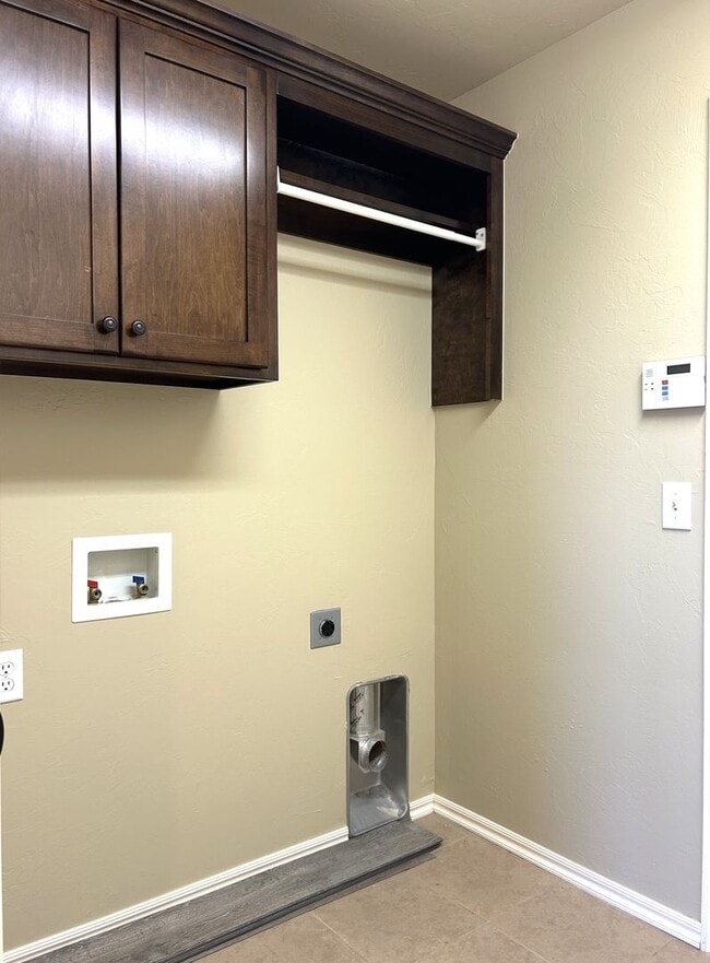Building Photo - 9517 Crooked Creek Ln