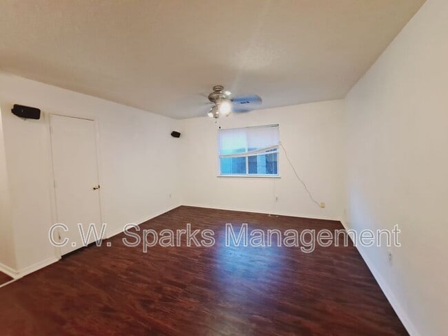 Building Photo - 4617 Sandera Ln